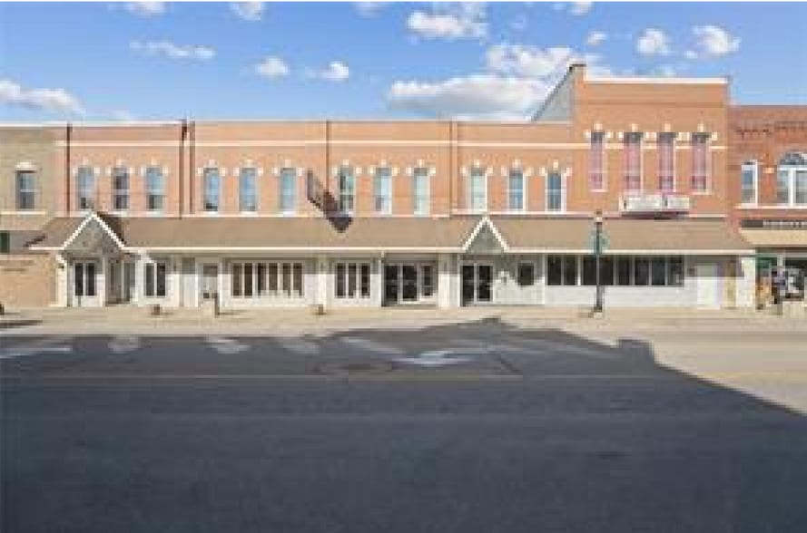 107 S Franklin St, Manchester, IA for sale - Building Photo - Image 1 of 1