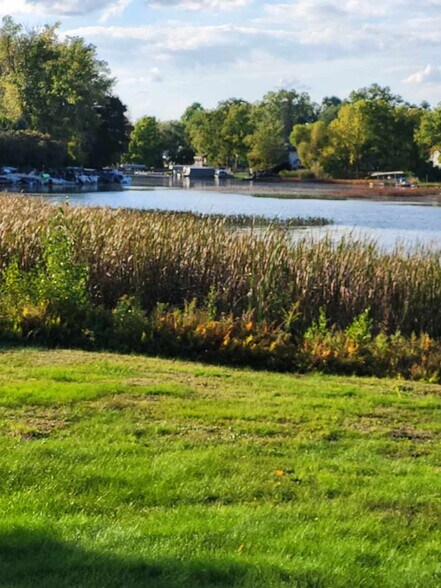 Newport Drive way, Waterford, MI à vendre - Photo du bâtiment - Image 2 de 4