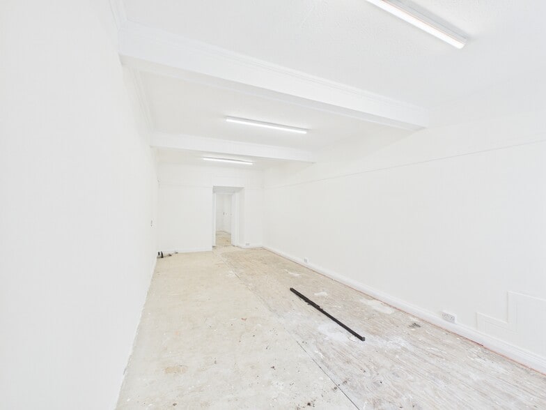 44 Waterside St, Strathaven for lease - Building Photo - Image 2 of 3