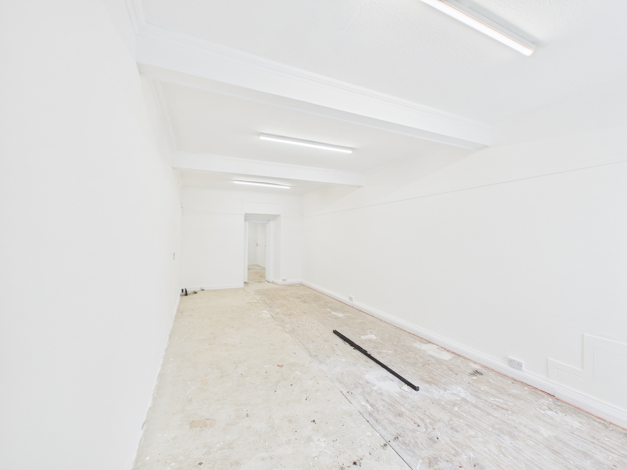 44 Waterside St, Strathaven for lease Interior Photo- Image 1 of 2