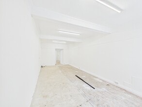44 Waterside St, Strathaven for lease Interior Photo- Image 1 of 2