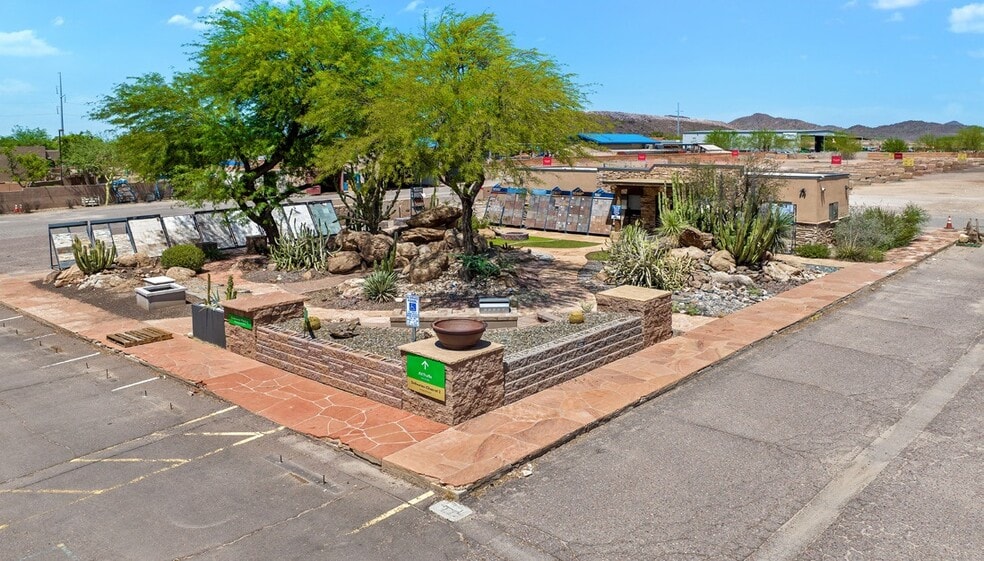 1638 Deer Valley Rd, Phoenix, AZ for lease - Building Photo - Image 2 of 6