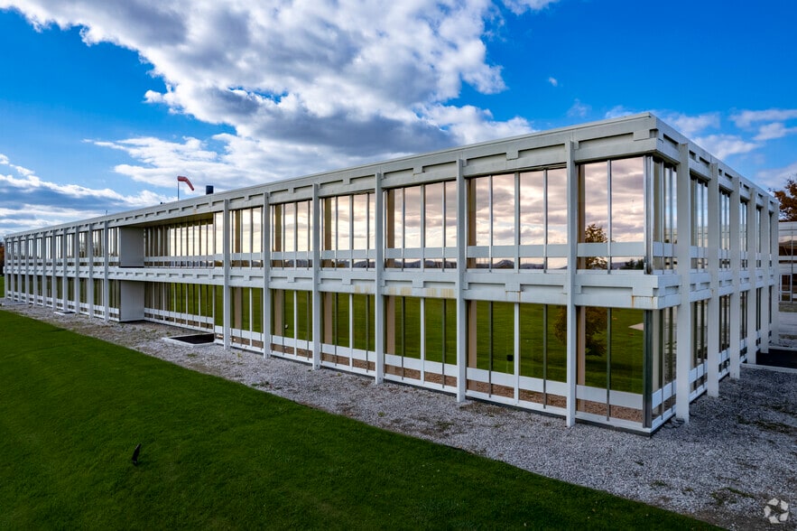 1375 Kerns Rd, Burlington, ON for lease - Building Photo - Image 1 of 6