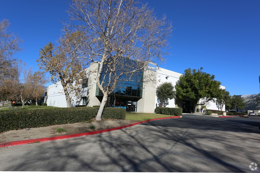 8827 Rochester Ave, Rancho Cucamonga, CA for lease - Primary Photo - Image 2 of 5