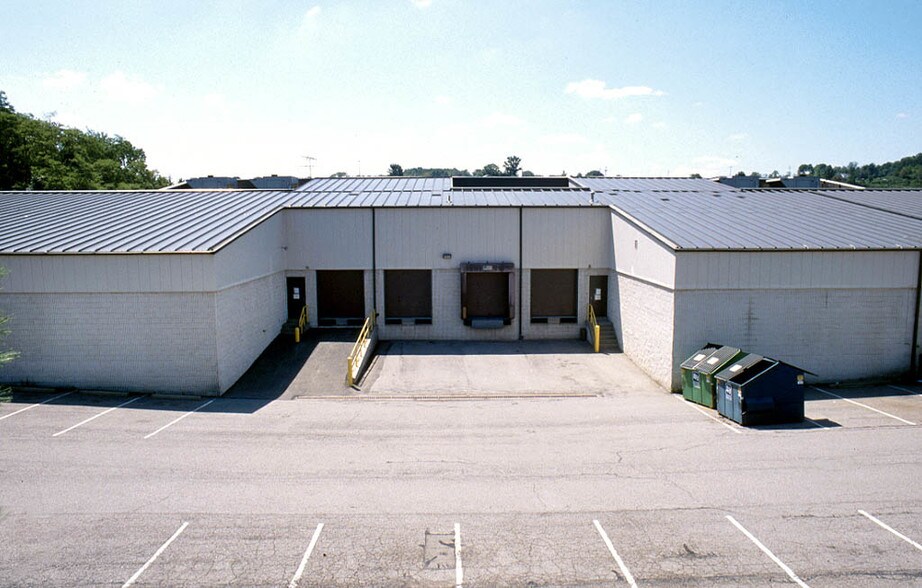 500 Business Center Dr, Pittsburgh, PA à louer - Photo du bâtiment - Image 2 de 4