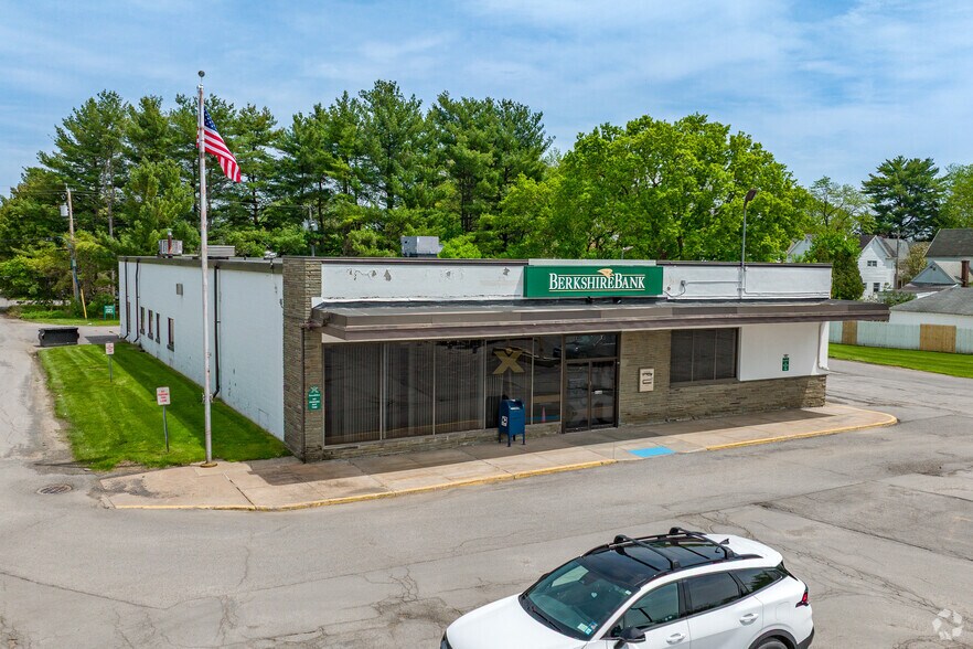 26-40 Oriskany Blvd, Whitesboro, NY à louer - Photo principale - Image 3 de 8