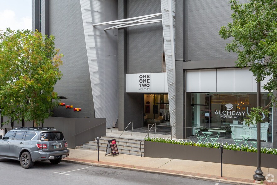 112 W Center St, Fayetteville, AR à louer - Photo du bâtiment - Image 3 de 32