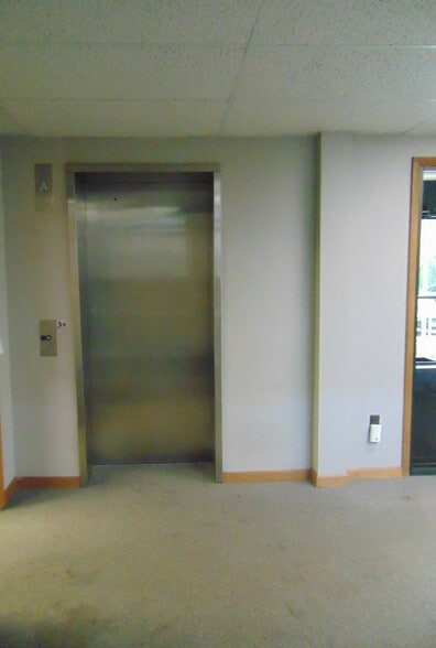 509 Stillwells Corner Rd, Freehold, NJ for lease - Building Photo - Image 2 of 19