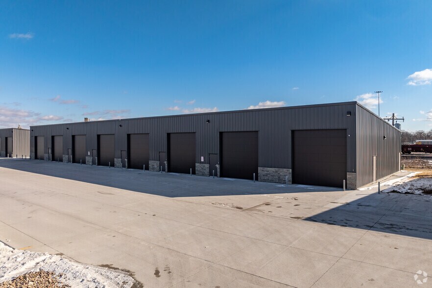 5331 70th St, Lincoln, NE for lease - Primary Photo - Image 1 of 5