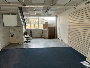 19 Kirkgate, Shipley for lease Interior Photo- Image 1 of 1