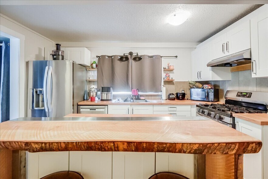 1007 Gordon St, Nelson, BC à vendre - Photo du bâtiment - Image 3 de 7