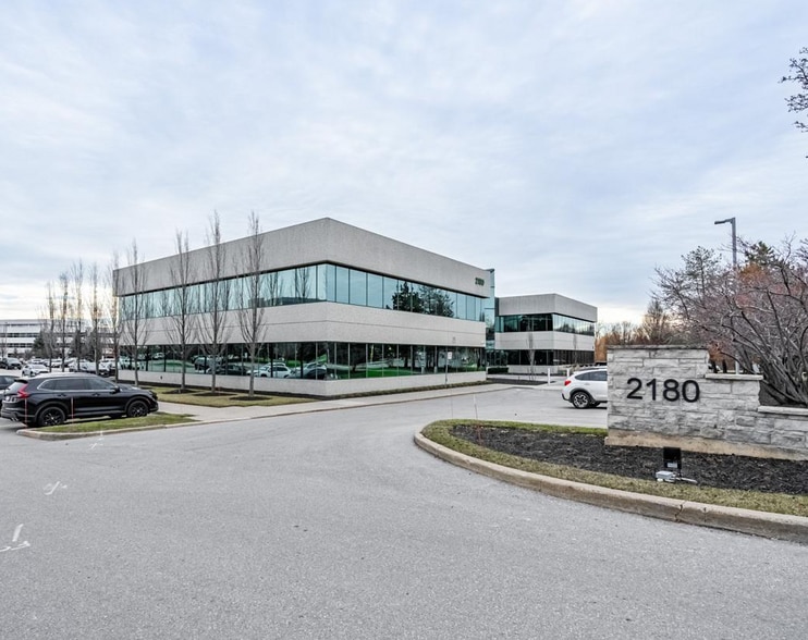 2180 Meadowvale Blvd, Mississauga, ON à louer - Photo du bâtiment - Image 2 de 26