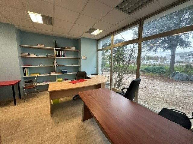 Retail in Dijon for lease - Interior Photo - Image 3 of 8
