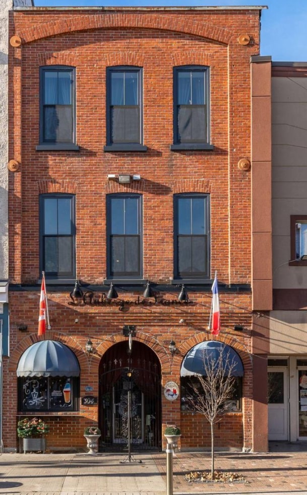 More details for 304 Front St, Belleville, ON - Multifamily for Sale
