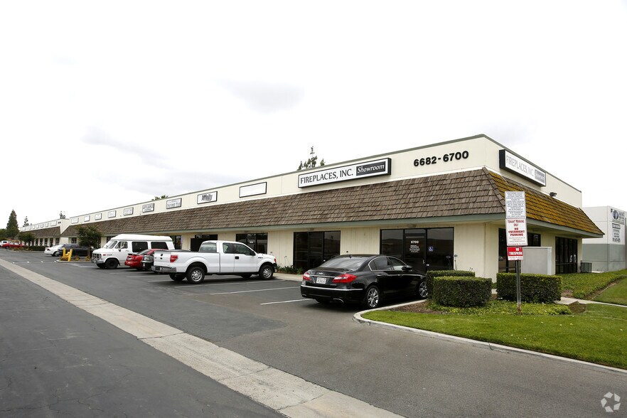 6682-6700 Van Buren Blvd, Riverside, CA à louer - Photo du bâtiment - Image 2 de 8