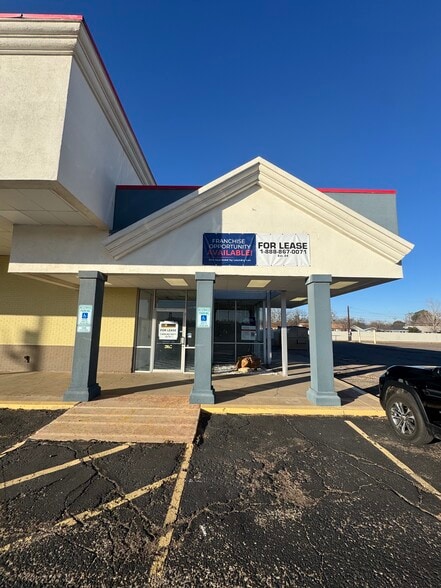 4424 - 4426 34th St, Lubbock, TX for lease - Building Photo - Image 3 of 4