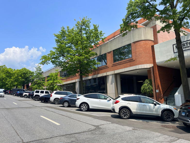 1 Pickwick Plaza, Greenwich, CT for lease - Building Photo - Image 1 of 5