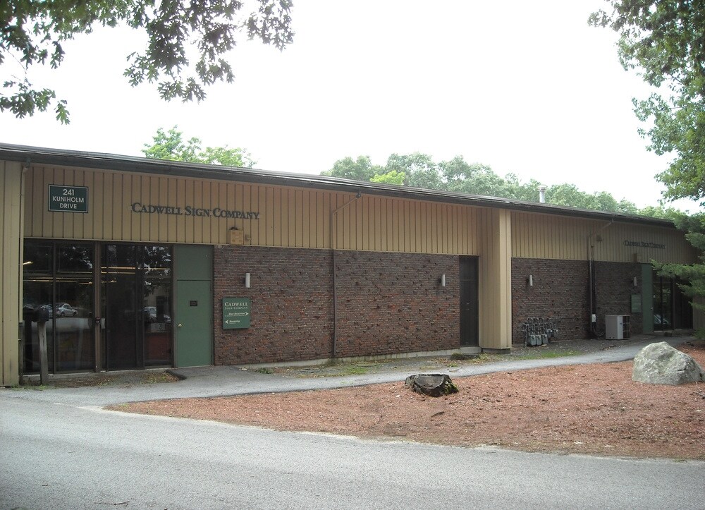 241 Kuniholm Dr, Holliston, MA à vendre Photo principale- Image 1 de 1