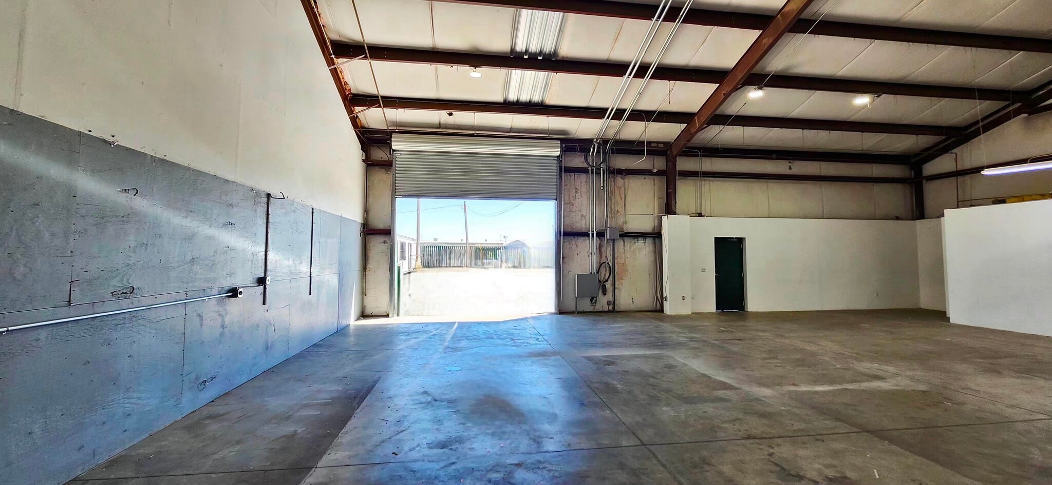 3824 Buck Owens Blvd, Bakersfield, CA for lease Interior Photo- Image 1 of 8