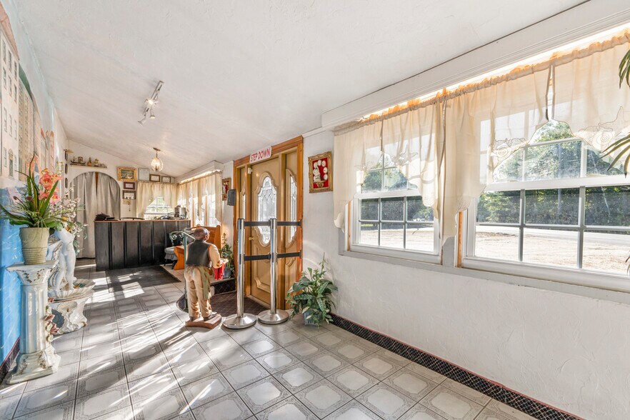 251 N High St, Bridgton, ME à vendre - Photo du bâtiment - Image 3 de 10