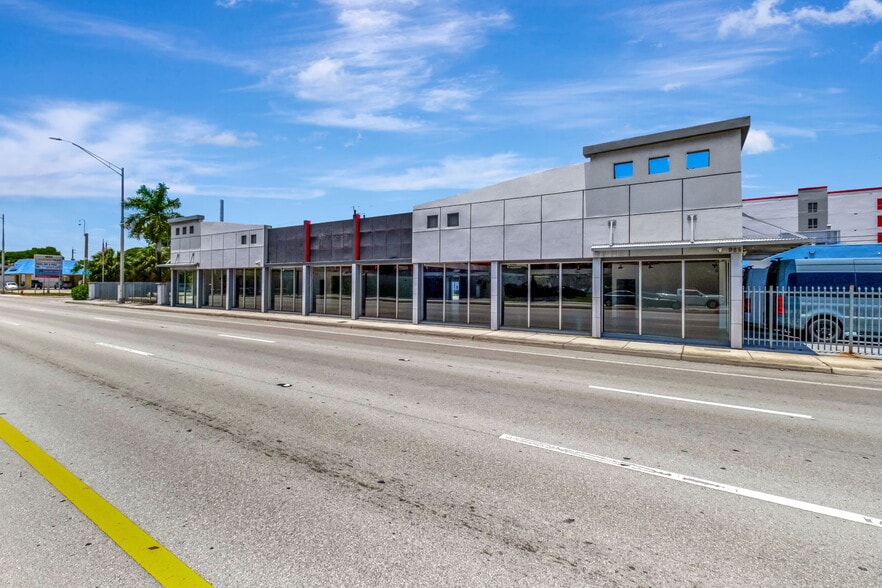 925 W Broward Blvd, Fort Lauderdale, FL for lease - Building Photo - Image 1 of 61