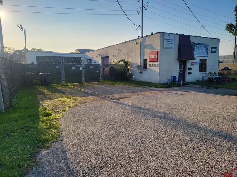 3008 Cromwell Rd, Norfolk, VA for sale - Building Photo - Image 2 of 9