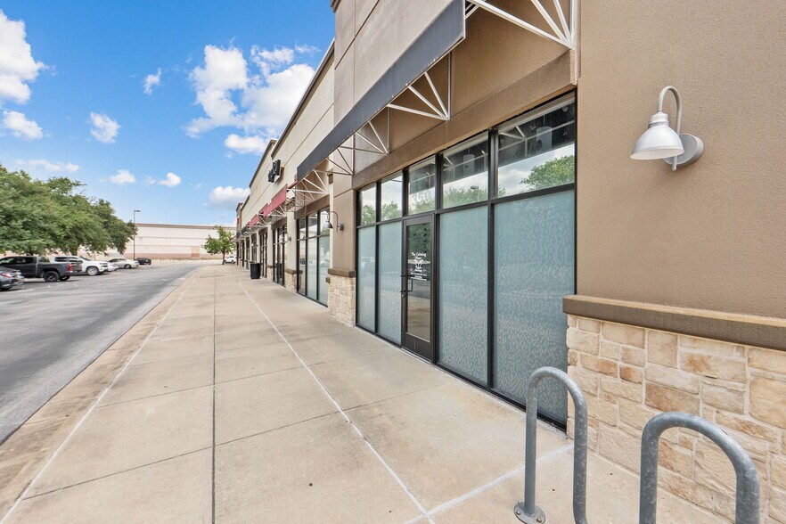 2525 Anderson Ln W, Austin, TX à louer - Photo du bâtiment - Image 3 de 49