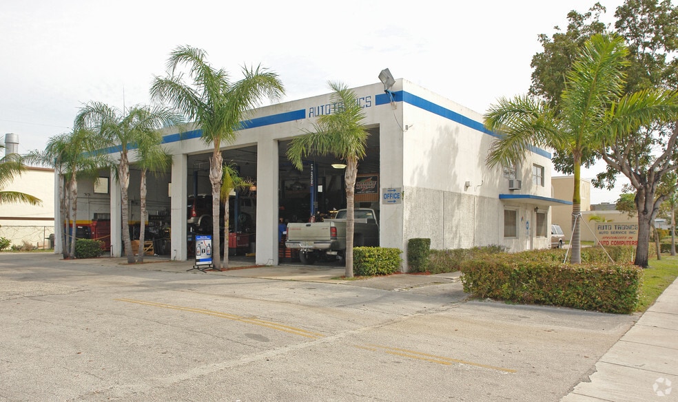 55 SW 10th St, Deerfield Beach, FL for sale - Primary Photo - Image 1 of 34