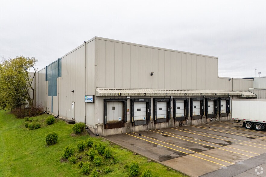 590 Nash Rd, Hamilton, ON à louer - Photo du bâtiment - Image 2 de 4