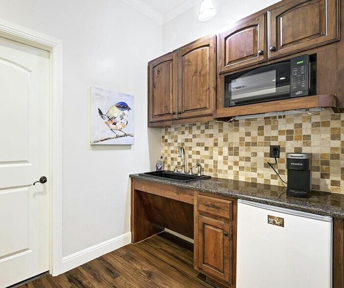 302 N Heatherwilde Blvd, Pflugerville, TX à louer - Photo du bâtiment - Image 2 de 8