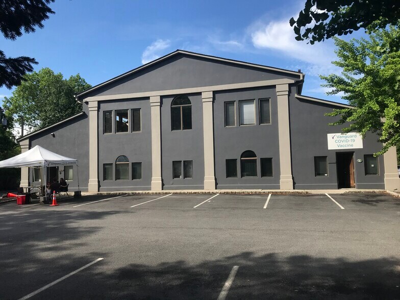 271 Grove Ave, Verona, NJ à louer - Photo du bâtiment - Image 2 de 5