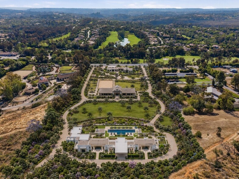 Via De Las Flores, Rancho Santa Fe, CA à vendre - Photo du bâtiment - Image 2 de 8