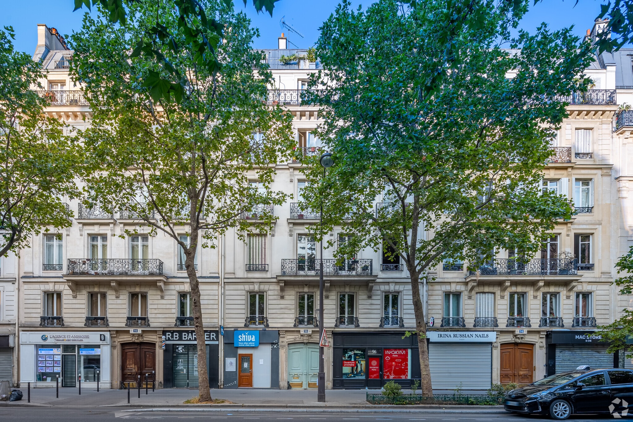 Retail in Paris for lease Primary Photo- Image 1 of 3