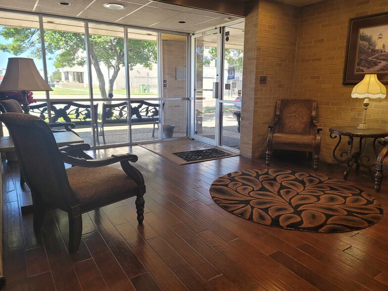 104 E Eufaula St, Norman, OK for lease - Lobby - Image 3 of 3