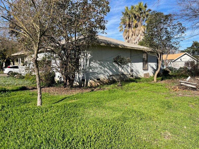 921 Rivera Dr, Sacramento, CA à vendre - Photo du bâtiment - Image 3 de 28
