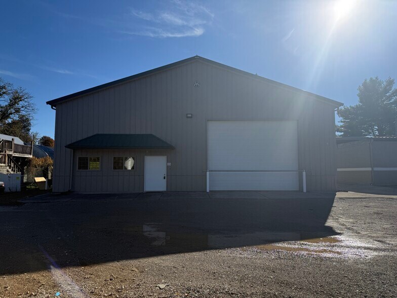 2803 W Lamar Alexander Pky, Friendsville, TN à louer - Photo du bâtiment - Image 2 de 19