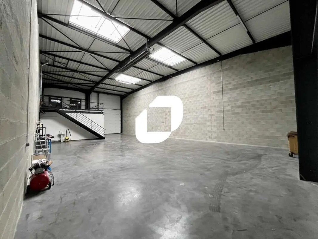 Office in Villefranche-sur-Saône for lease Building Photo- Image 1 of 14