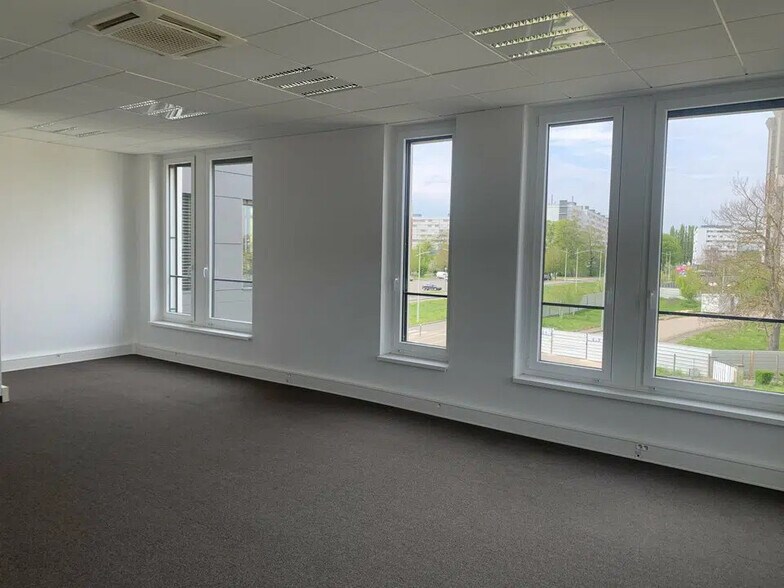 Office in Strasbourg for lease - Interior Photo - Image 2 of 8