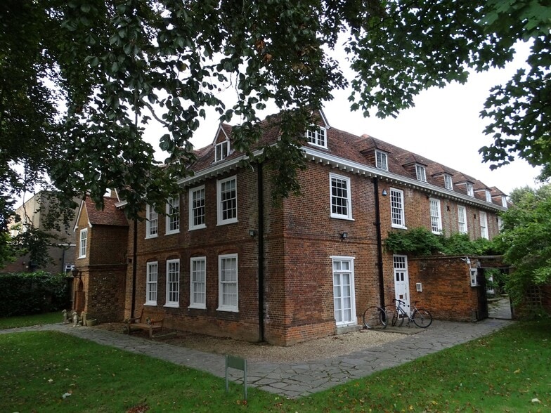 4 Southdown Rd, Harpenden à louer - Photo du bâtiment - Image 2 de 9