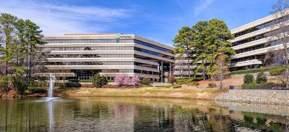 5901 Peachtree Dunwoody Rd NE, Atlanta, GA for lease - Building Photo - Image 1 of 3