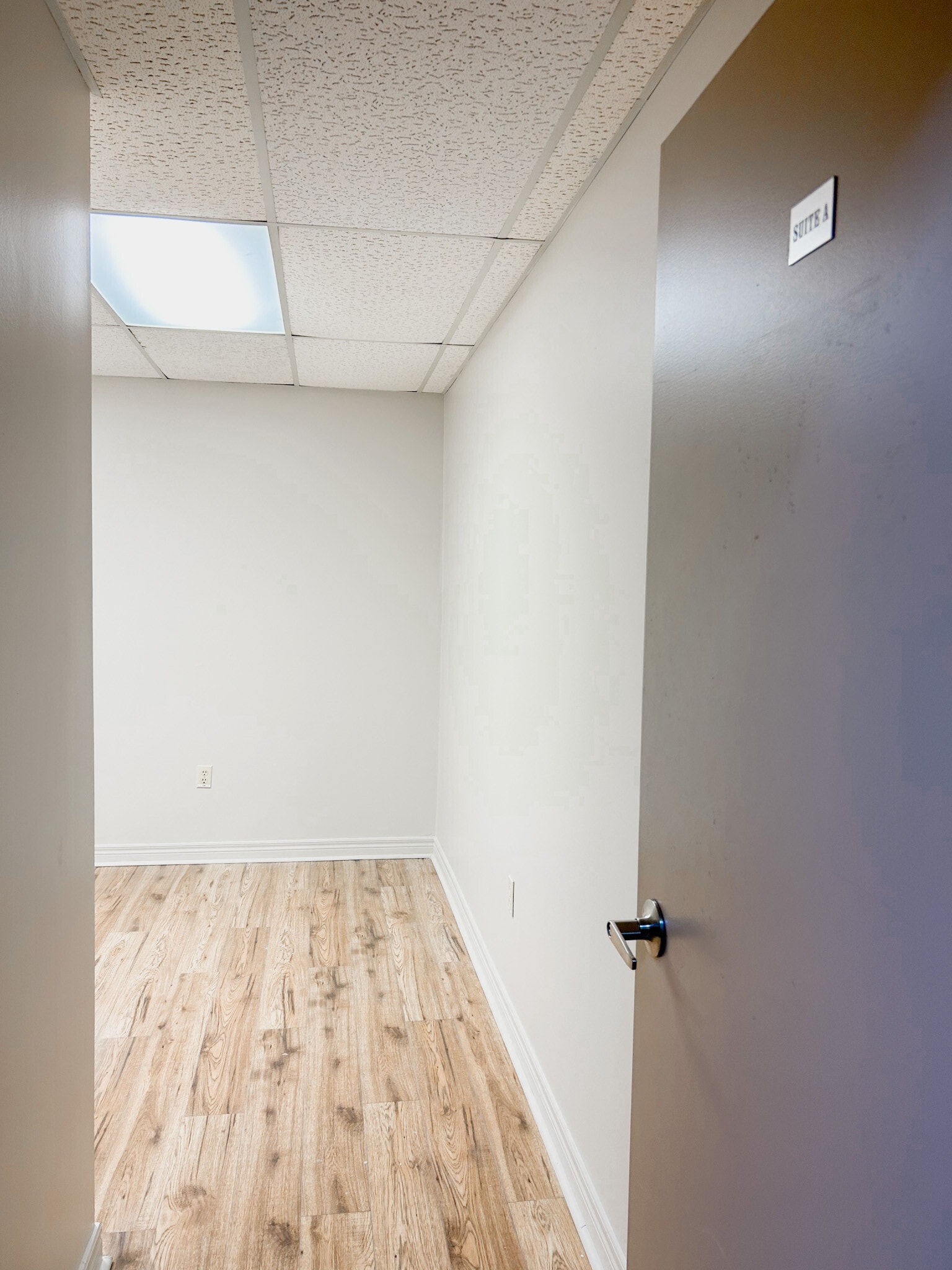 2109 London Line, Sarnia, ON for lease Interior Photo- Image 1 of 7