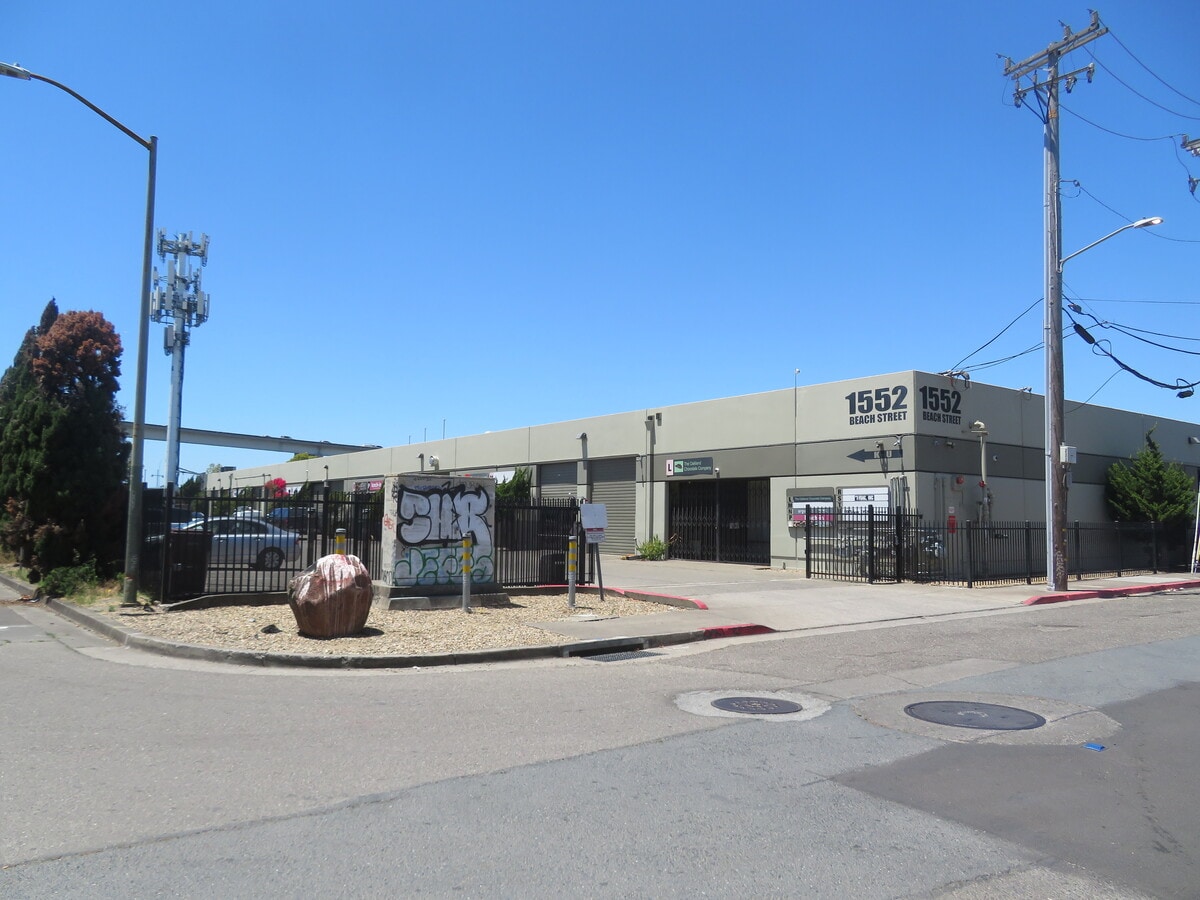 1552 Beach St, Oakland, CA 94608 - Unit R -  - Interior Photo - Image 1 of 4