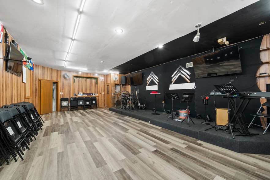 162 Mallory Ave, Jersey City, NJ for sale - Interior Photo - Image 3 of 27