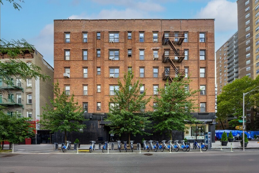 66 Avenue A, New York, NY for lease - Building Photo - Image 2 of 4