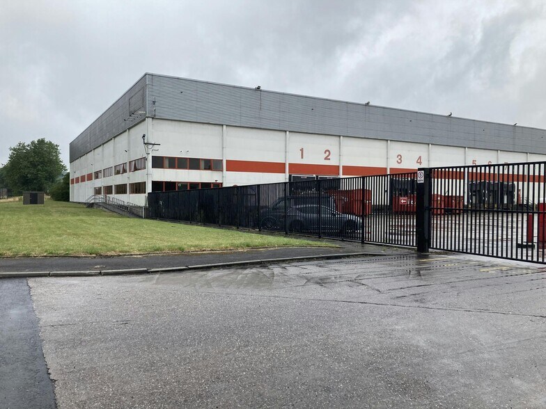 Burton Interchange, 8 Leacroft Rd, Warrington à louer - Photo du bâtiment - Image 3 de 6