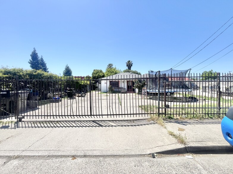 2513 Connie Dr, Sacramento, CA for sale - Building Photo - Image 1 of 15