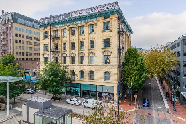 Plus de détails pour 918 SW Yamhill St, Portland, OR - Commerce de détail à louer