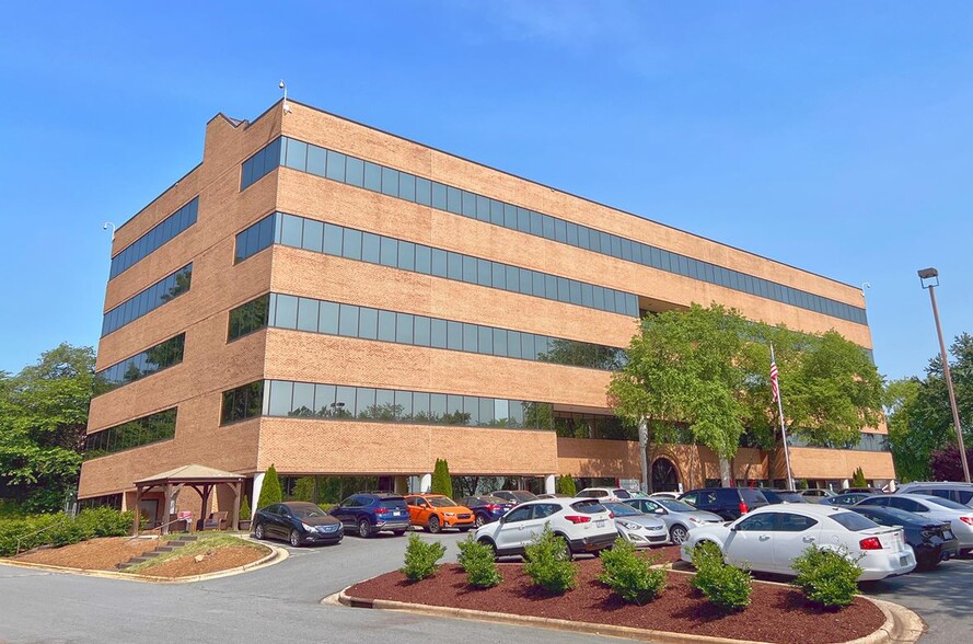 799 Hanes Mall Blvd, Winston-Salem, NC for lease - Building Photo - Image 2 of 14