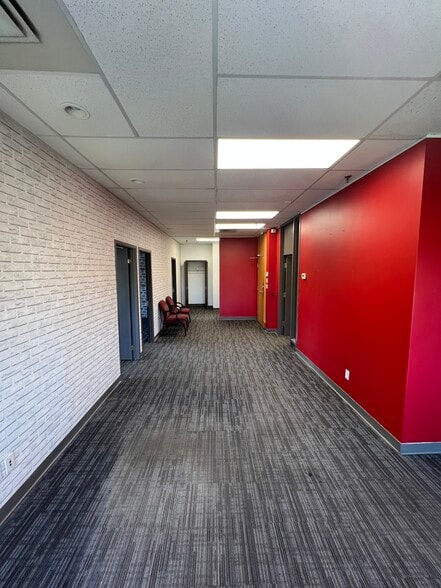 643-675 Boul Curé-Labelle, Laval, QC for lease - Building Photo - Image 3 of 23
