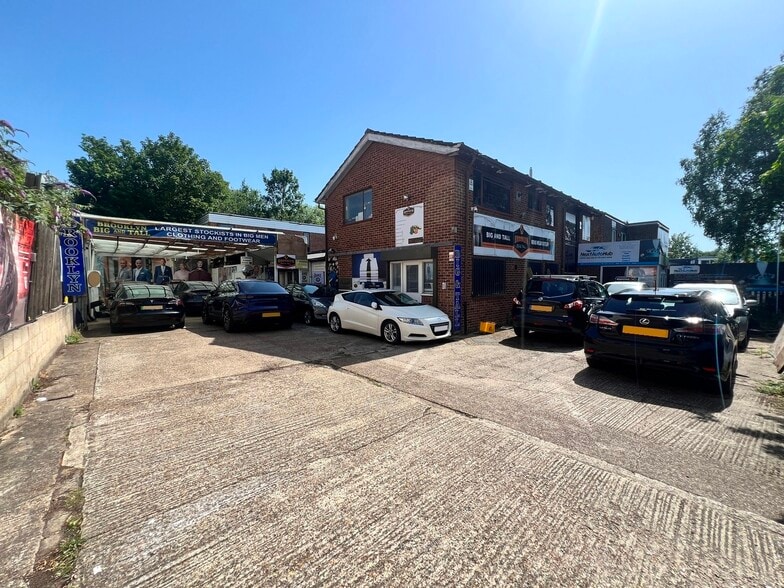 5 Wealdstone Rd, Sutton for sale - Building Photo - Image 1 of 2